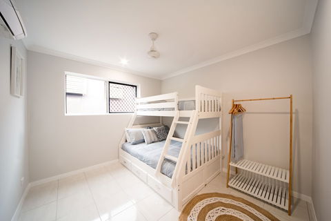 Airlie On Main Street Airlie Beach - eAccommodation 2