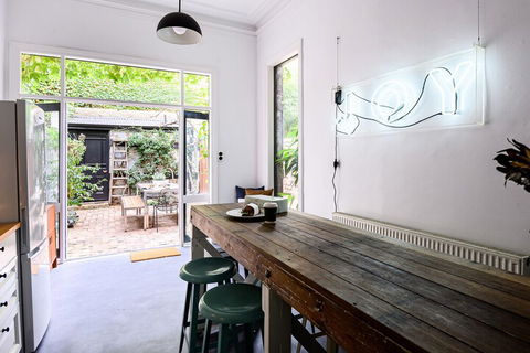 Adderley A Striking 1880s Restored Victorian - eAccommodation 5