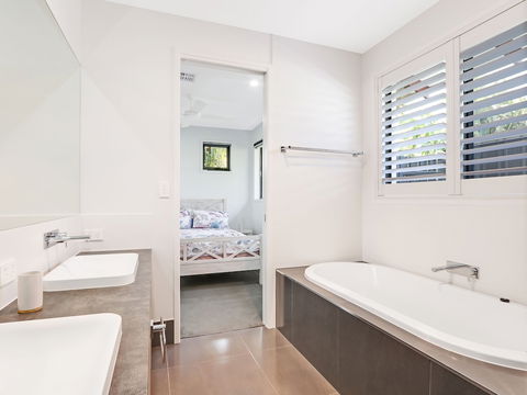 Adelong - eAccommodation 2