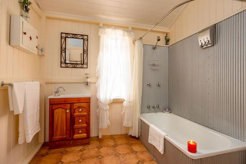 Dillons Cottage - eAccommodation 2