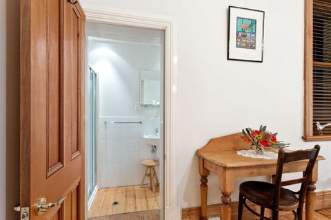 Annies Victorian Terrace Accommodation Fremantle - eAccommodation 4