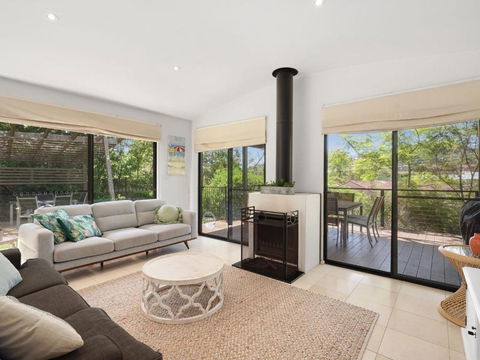 Avoca Beach Living 84 Avoca Drive Avoca Beach - eAccommodation 3