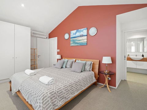 Avoca Beach Living 84 Avoca Drive Avoca Beach - eAccommodation 1
