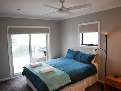 Absolutely Avoca 114a Avoca Drive Avoca Beach - eAccommodation 2