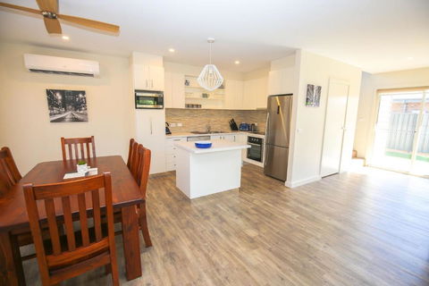 Amber Mist Villa One - eAccommodation 4