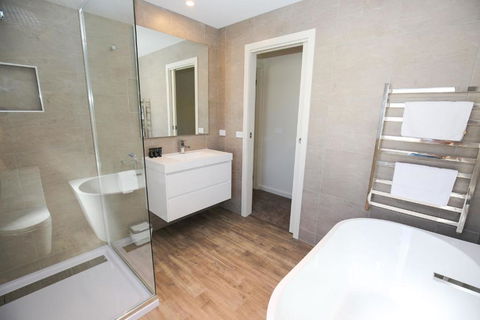 Amber Mist Villa One - eAccommodation 3