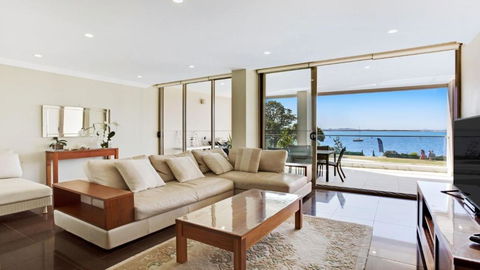 Aura Apartment With Spectacular Views! - eAccommodation 6