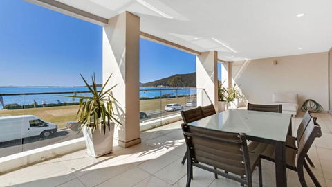 Aura Apartment With Spectacular Views! - eAccommodation 1