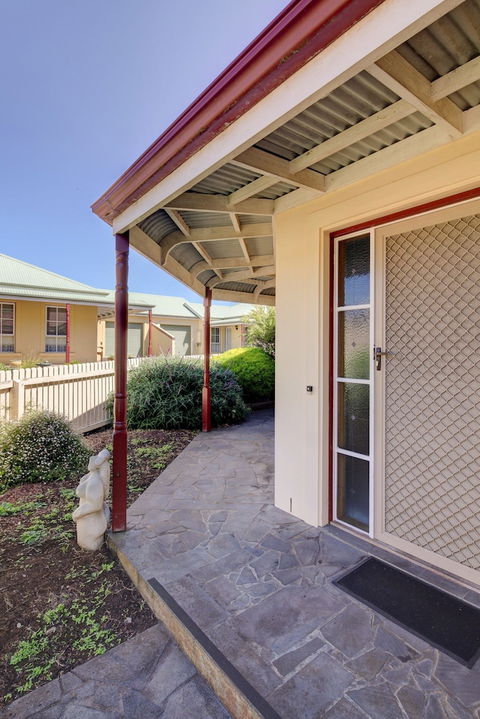 Avalon Cottage - eAccommodation 0