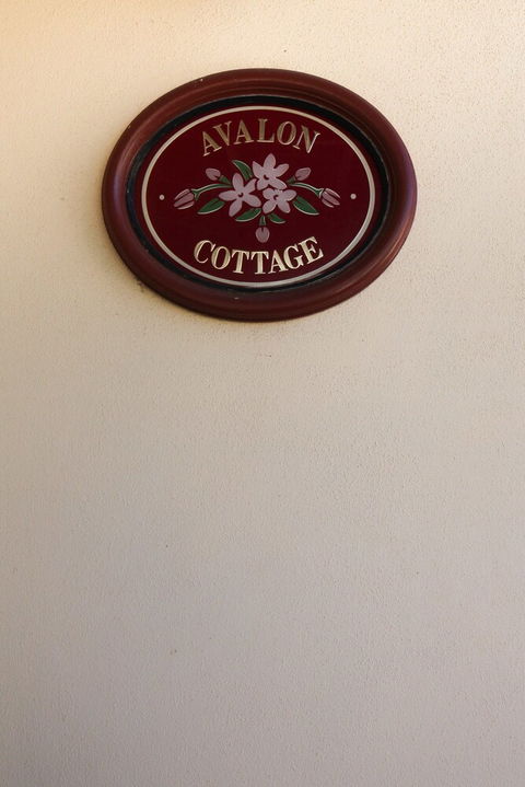 Avalon Cottage - eAccommodation 4