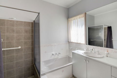 Avalon Cottage - eAccommodation 6