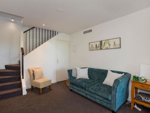 LORNE CHALET APARTMENT 10 Ask About Midweek Deals - eAccommodation 4