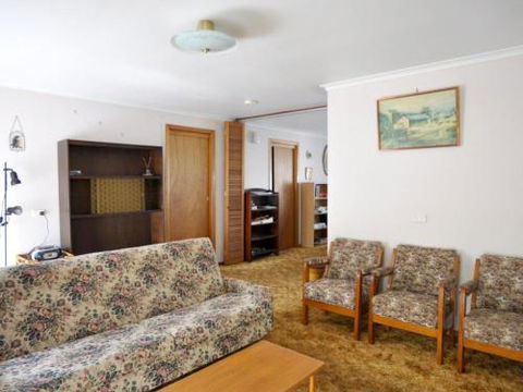 RETRO RETREAT INLET SIDE - eAccommodation 1