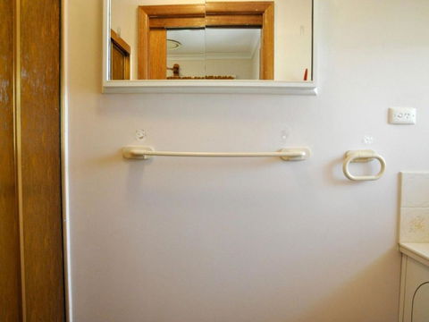 RETRO RETREAT INLET SIDE - eAccommodation 5