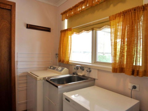 RETRO RETREAT INLET SIDE - eAccommodation 4