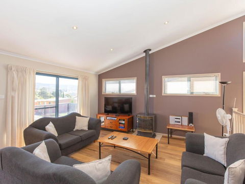 Acacia 5 / 2 Kirwan Close - eAccommodation 6