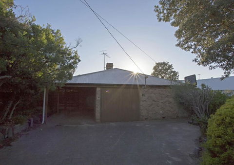 LOCKINGTON - eAccommodation 2