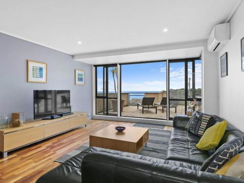 APARTMENT 10 PACIFIC APARTMENTS FREE WIFI! - eAccommodation 0