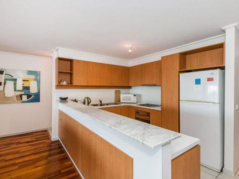 APARTMENT 10 PACIFIC APARTMENTS FREE WIFI! - eAccommodation 5