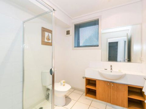 APARTMENT 10 PACIFIC APARTMENTS FREE WIFI! - eAccommodation 4