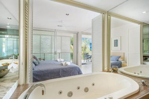 Unit 207 Plantation Rainbow Beach Ocean Facing Plantation Resort Unit Incredible Views Top Floor - eAccommodation 2
