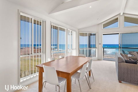 Absolute Waterfront At Anna Bay - eAccommodation 6