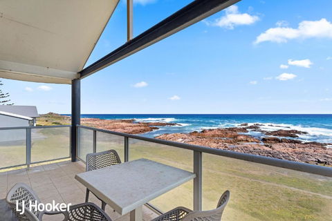 Absolute Waterfront At Anna Bay - eAccommodation 5