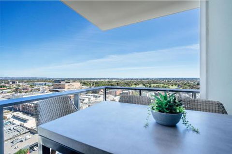 A Cut Above The West Pool Rooftop Bar Gym Wifi - eAccommodation 1