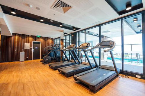 A Cut Above The West Pool Rooftop Bar Gym Wifi - eAccommodation 2