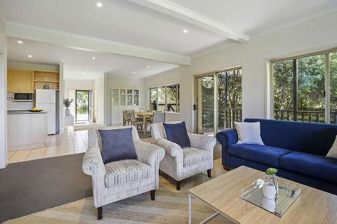 APOLLO BAY HOLIDAY HOUSE Walk To Beach + Wifi - eAccommodation 4