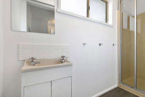 Beauty AND THE Peace - Inlet Side - eAccommodation 0