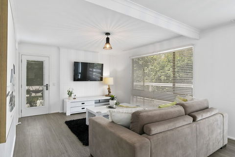 Beauty AND THE Peace - Inlet Side - eAccommodation 4