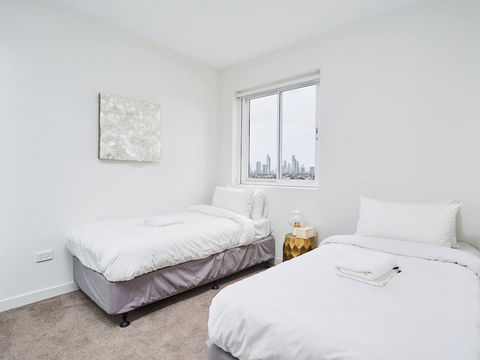 Luxurious 2bed 2bath APT With Parking@southport - eAccommodation 5