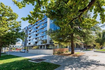 Accommodate Canberra Midnight Apartments - eAccommodation 1