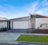 Brand New Home 10 mins to Beach Torquay Geelong Deakin Hospitals - eAccommodation