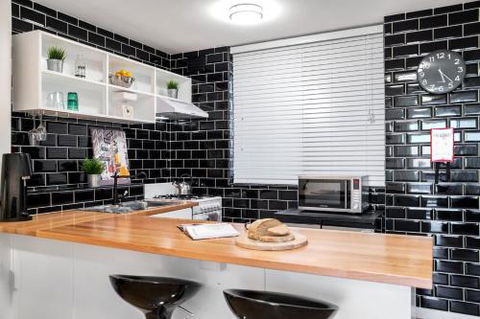 Soho Chic Apartment - eAccommodation 3