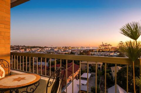 Soho Chic Apartment - eAccommodation 1