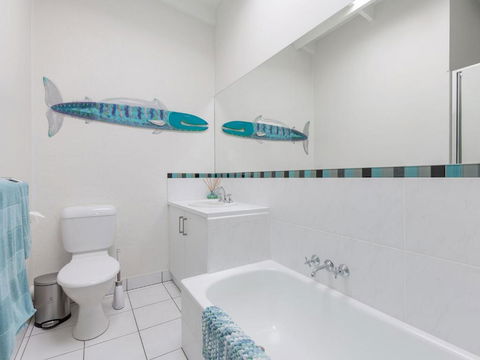 Absolute Beachfront - eAccommodation 4