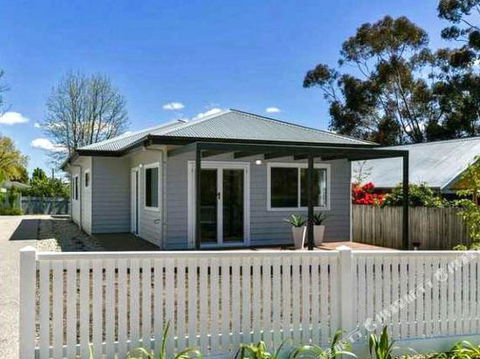 Beechworth 4a Albert Road - eAccommodation 1