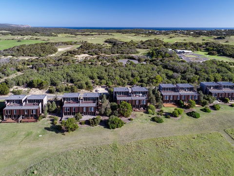 DREW Stay On St. Andrews Top Rated Golf Course - eAccommodation 3