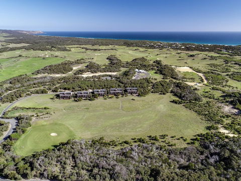 DREW Stay On St. Andrews Top Rated Golf Course - eAccommodation 2