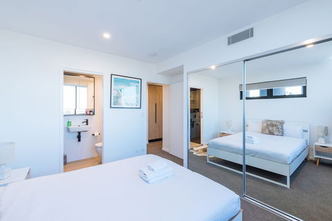 Airtrip Apartments On Deshon St - eAccommodation 1