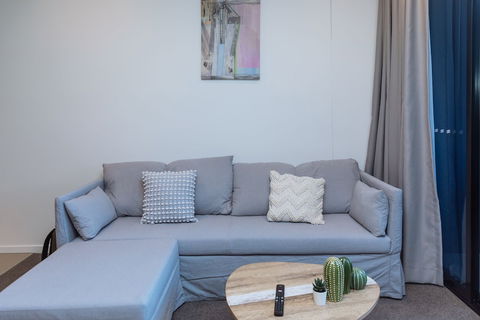 Airtrip Apartments On Deshon St - eAccommodation 6