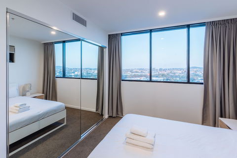 Airtrip Apartments On Deshon St - eAccommodation 4