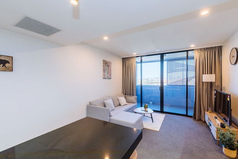 Airtrip Apartments On Deshon St - eAccommodation 2