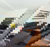 Apartment on Broadway - eAccommodation