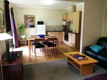 Acacia House Retreat Daylesford - eAccommodation 3