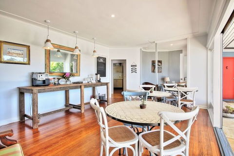 Dolphin Sands - eAccommodation 2