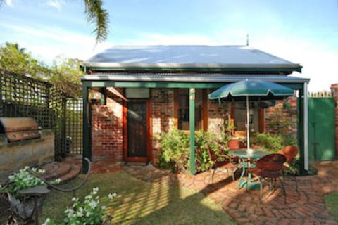 Above Bored Bed & Breakfast - eAccommodation 0