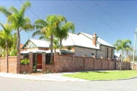 Above Bored Bed & Breakfast - eAccommodation 1